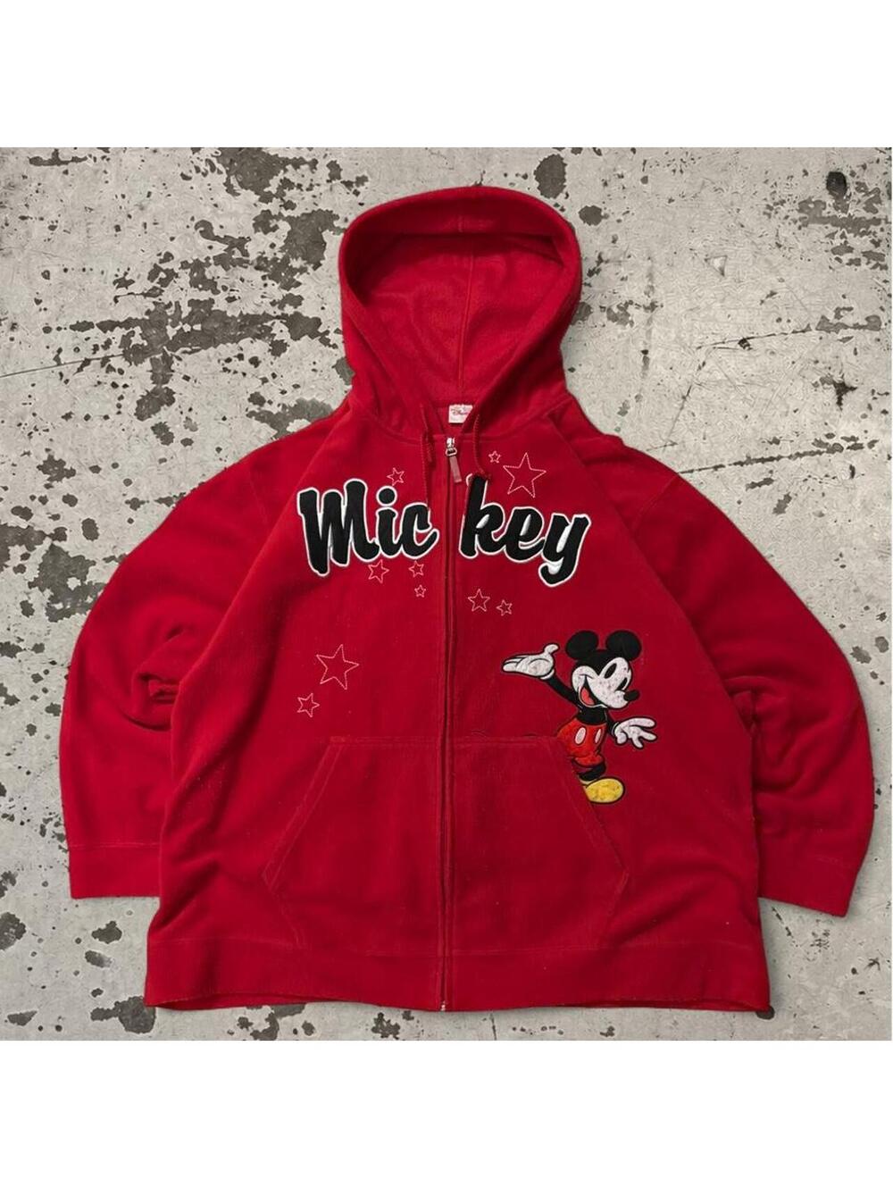 Beautifu vintage early 2000 Y2K Mickey Mouse embroidered sweatshirt